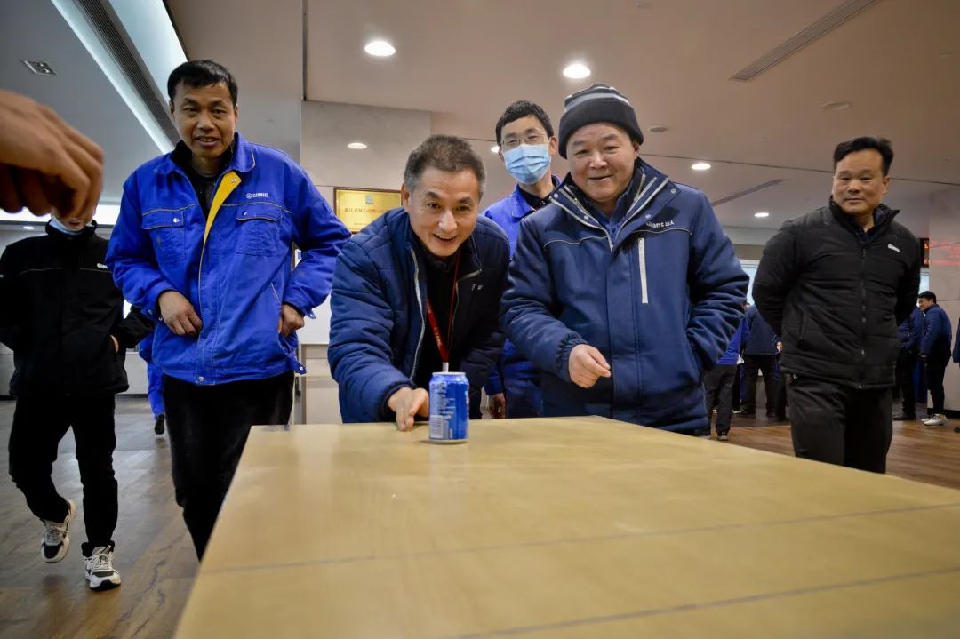 正月十五春先到 巨人家園鬧元宵 正月十五春先到 巨人家園鬧元宵